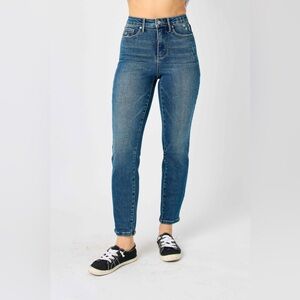 Judy Blue Sloane Slim Fit Jeans in Medium Wash, size 34